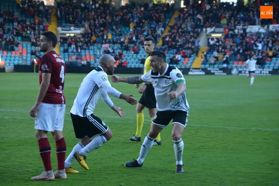 Foto 10 - El mejor Salamanca UDS resucita de la mano de Carlos Indiano, Jehu y Owusu ante el Pontevedra (3-0)