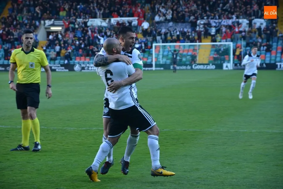 Foto 8 - El mejor Salamanca UDS resucita de la mano de Carlos Indiano, Jehu y Owusu ante el Pontevedra (3-0)