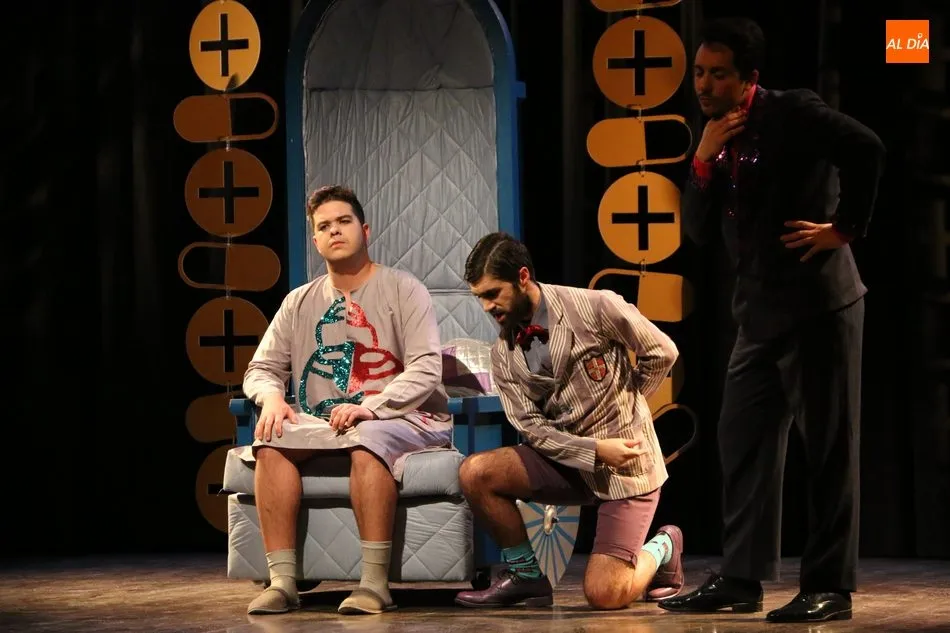 Foto 6 - El grupo de la UC3M pone un excelente broche al XXXII Certamen Nacional de Teatro de Vitigudino  