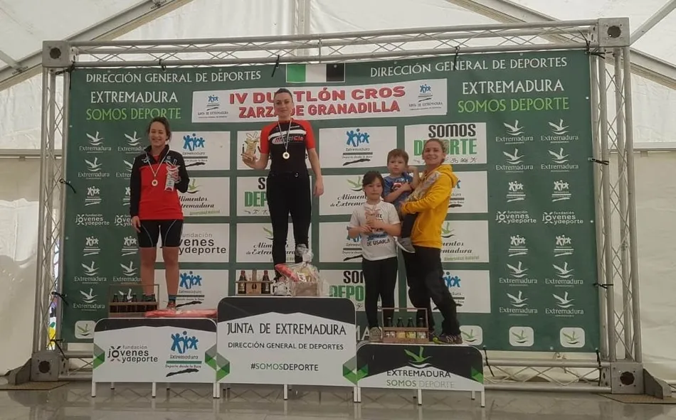 Ainhoa Sánchez Castaño gana el Duatlón Cross de Zarza de Granadilla  