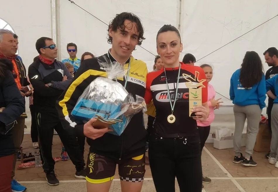 Foto 2 - Ainhoa S&aacute;nchez Casta&ntilde;o gana el Duatl&oacute;n Cross de Zarza de Granadilla  
