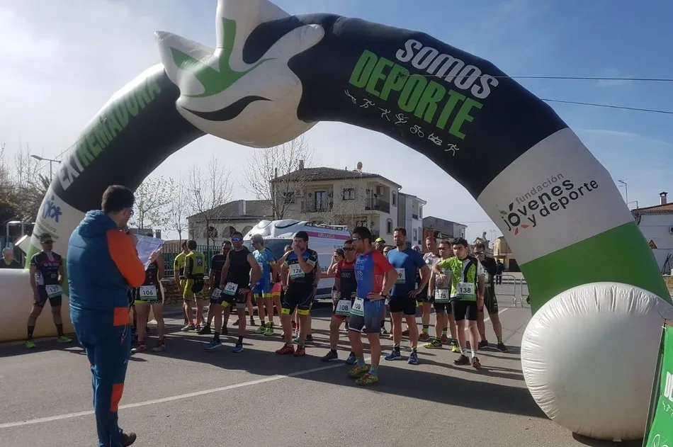 Foto 5 - Ainhoa S&aacute;nchez Casta&ntilde;o gana el Duatl&oacute;n Cross de Zarza de Granadilla  