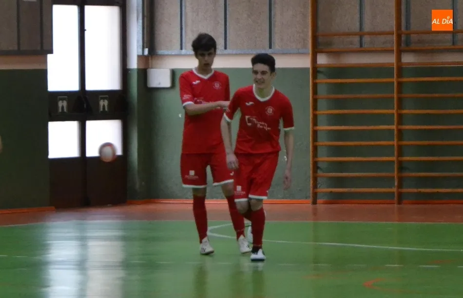 Foto 9 - Pablo Ramos evita que el III Juvenil tire por la borda cinco goles de ventaja  