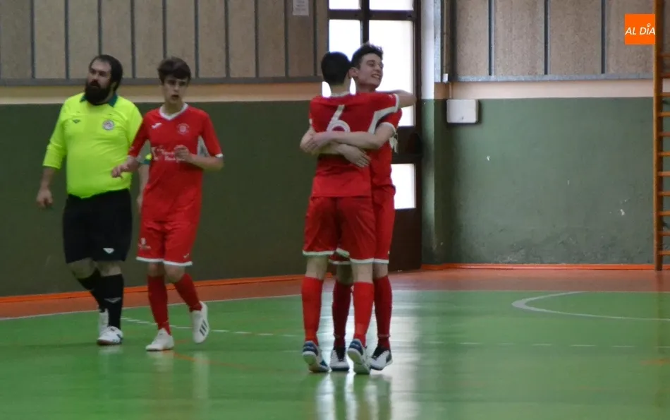 Foto 8 - Pablo Ramos evita que el III Juvenil tire por la borda cinco goles de ventaja  