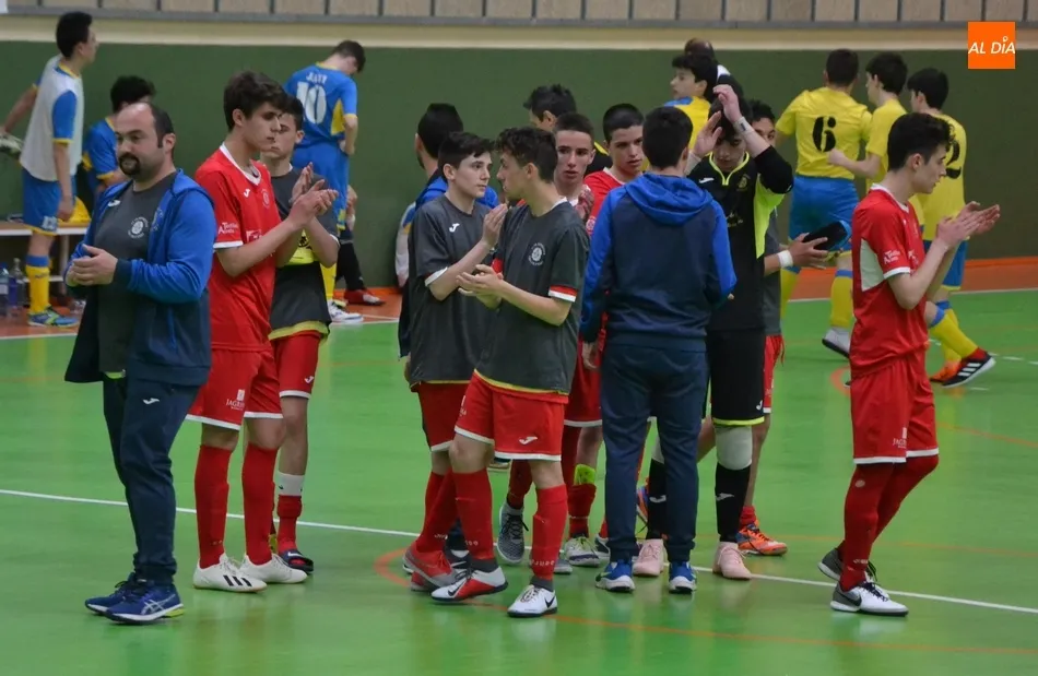 Foto 3 - Pablo Ramos evita que el III Juvenil tire por la borda cinco goles de ventaja  