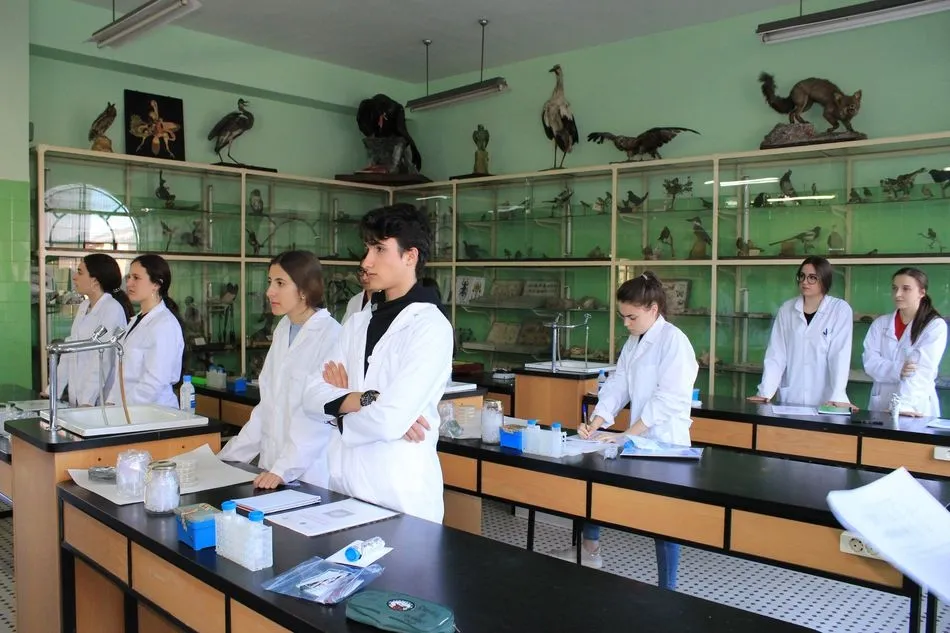 Foto 5 - Alumnos de 1&ordm; de Bachillerato del Colegio Calasanz participan en el Proyecto SWI/Micromundo de...