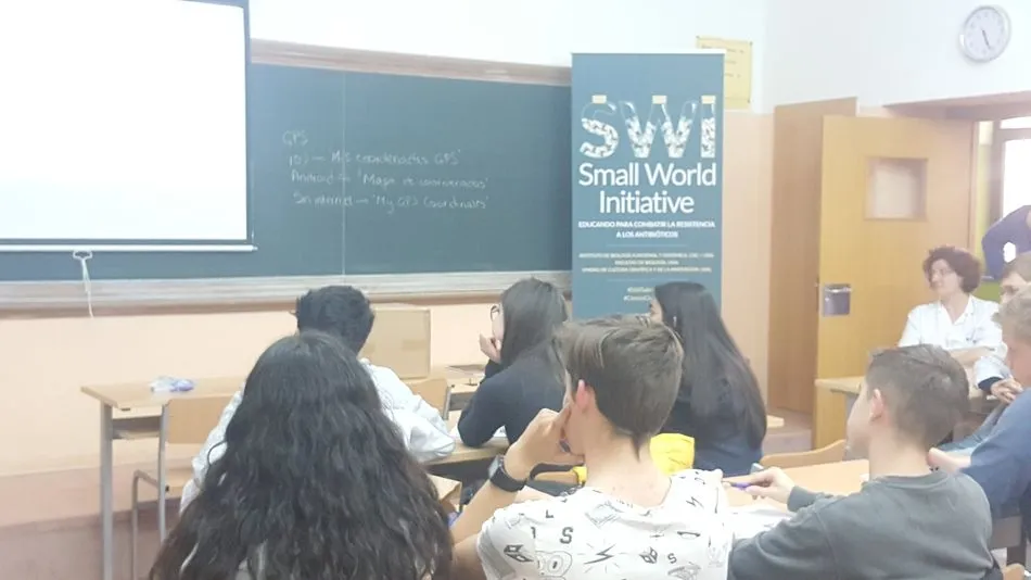 Foto 4 - Alumnos de 1&ordm; de Bachillerato del Colegio Calasanz participan en el Proyecto SWI/Micromundo de...