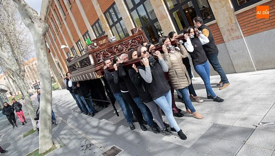 A un mes de las procesiones, ya son habituales los ensayos de las cofradías. Foto de Alejandro López