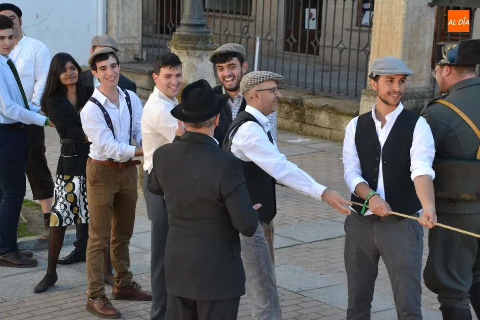 La competición de sogatira de la recreación de 1944, en vídeo  