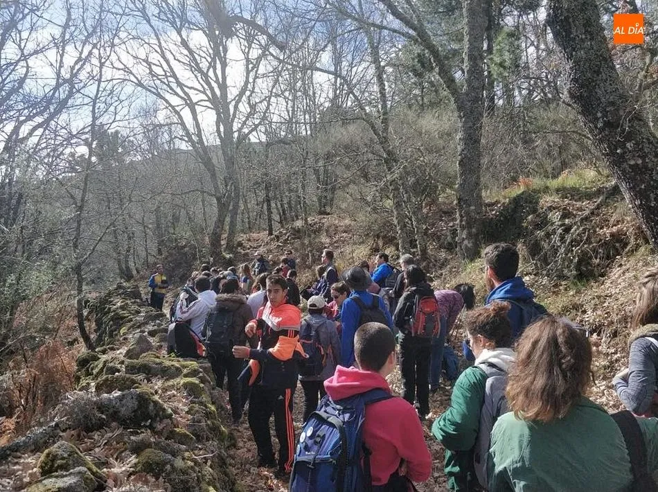 Foto 5 - Un centenar de senderistas inauguran &lsquo;Naturaleza Escondida&rsquo;