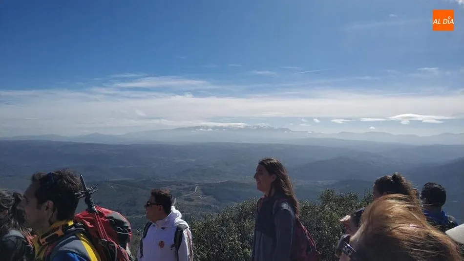 Foto 4 - Un centenar de senderistas inauguran &lsquo;Naturaleza Escondida&rsquo;