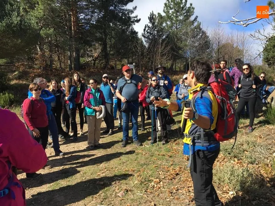 Foto 3 - Un centenar de senderistas inauguran &lsquo;Naturaleza Escondida&rsquo;