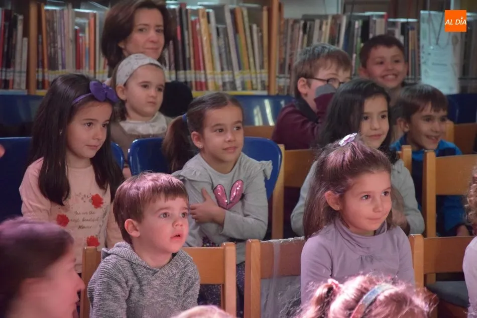 Foto 6 - El p&uacute;blico infantil llena la Biblioteca Gabriel y Gal&aacute;n para disfrutar del montaje &lsquo;Hasta las...