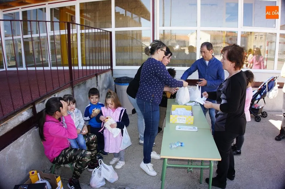 Foto 3 - Fuenterroble de Salvatierra celebra la Operaci&oacute;n Bocata