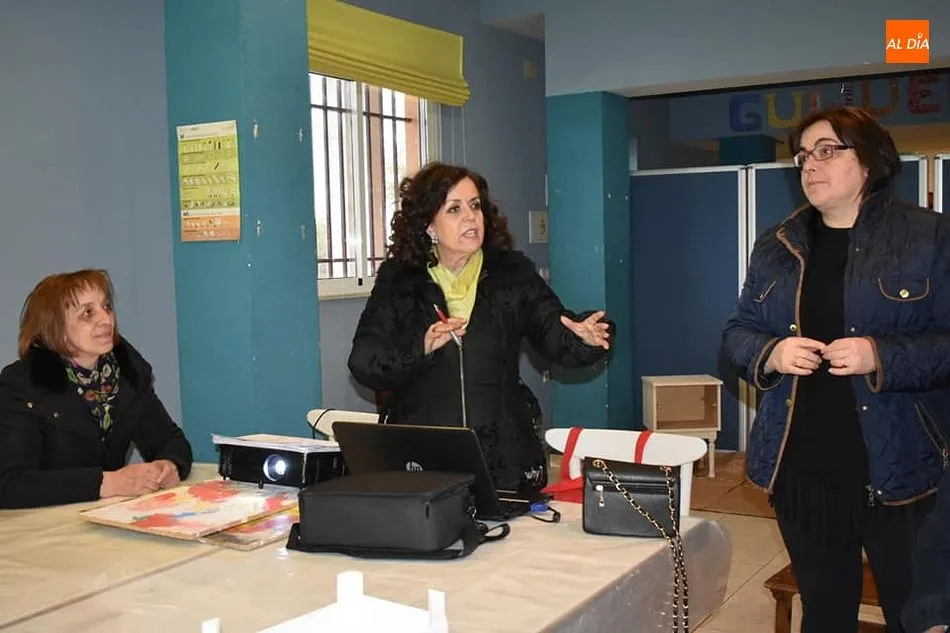 Foto 4 - La Asociaci&oacute;n de Mujeres Emprendedoras de Guijuelo traslada su sede al antiguo local juvenil