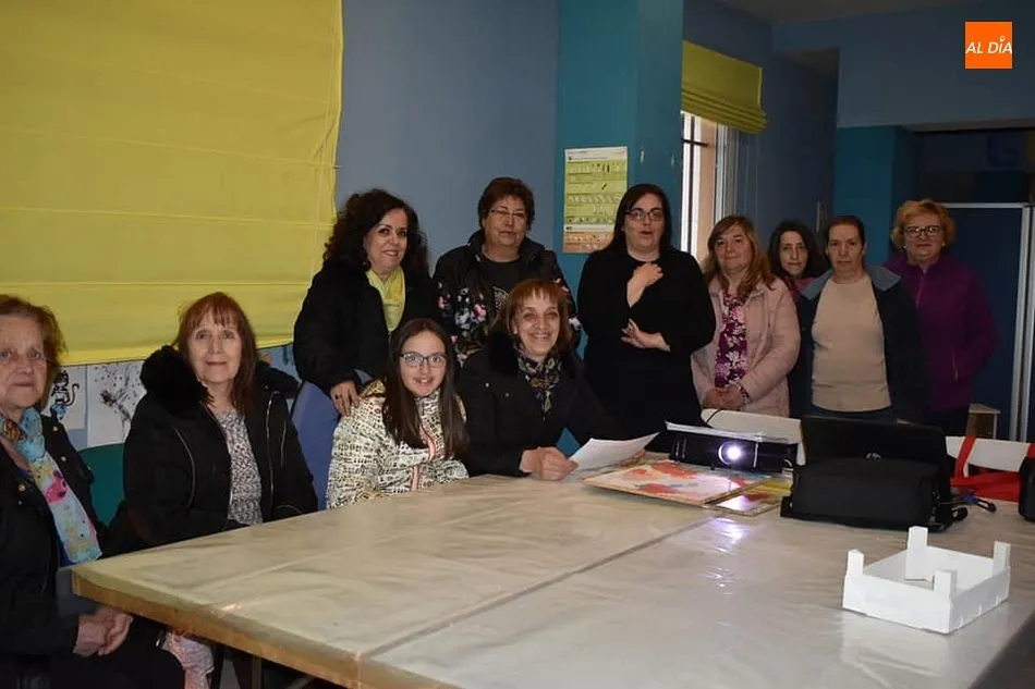Foto 2 - La Asociaci&oacute;n de Mujeres Emprendedoras de Guijuelo traslada su sede al antiguo local juvenil
