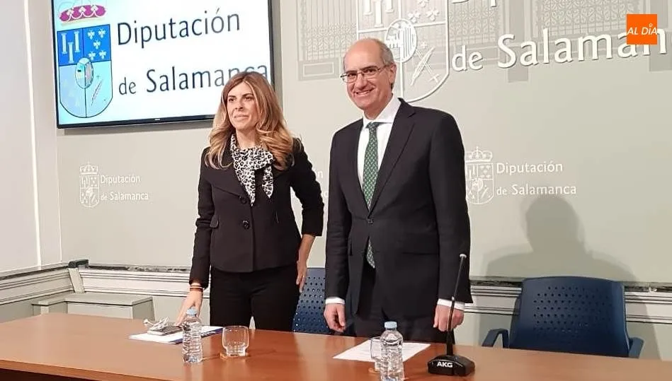 El presidente de la Diputación de Salamanca, Javier Iglesias, junto a la vicepresidenta, Chabela de la Torre