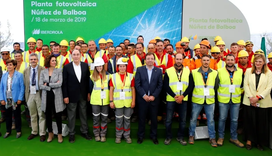 Ignacio Galán y Fernández Vara, con trabajadores de Núñez de Balboa