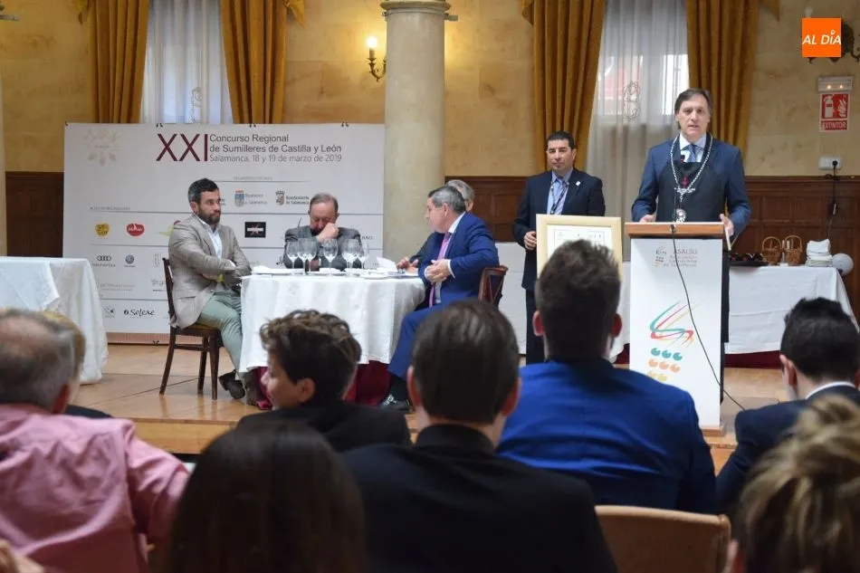 Foto 3 - El alcalde se compromete a ejercer&nbsp;&ldquo;como el mejor embajador de los sumilleres de Salamanca y...