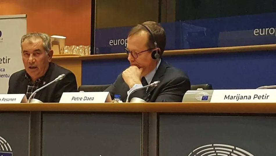 El secretario general de UPA Castilla y León, Aurelio González (izda.), en Bruselas