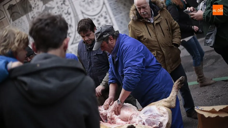 Demosración del despiece del cerdo en la Fiesa de la Matanza del año pasado