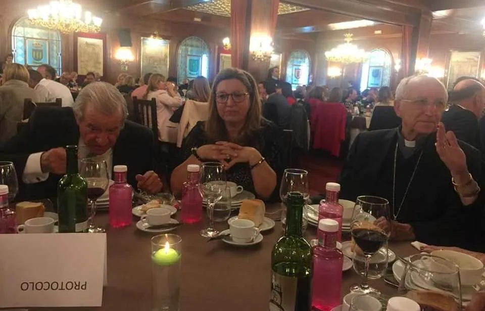 Foto 3 - Recaudados 8.000&euro; en la cena ben&eacute;fica a favor de la AECC  