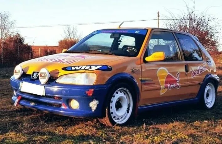 Los actuales vinilos del vehículo serán sustituidos por los logos de los patrocinadores