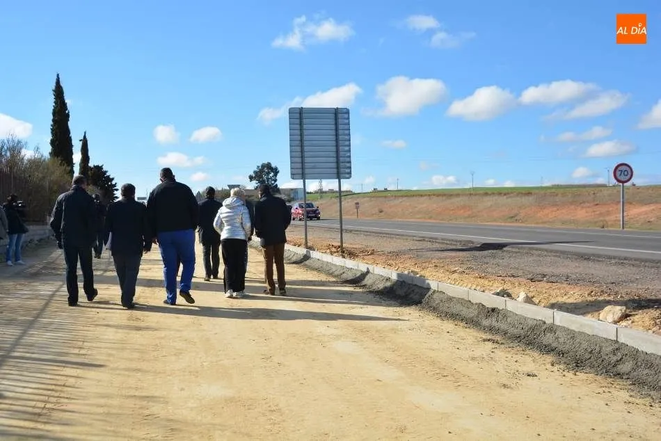 Foto 6 - El paseo peatonal y el carril bici de Salamanca al Helm&aacute;ntico estar&aacute;n concluidos a mediados de...