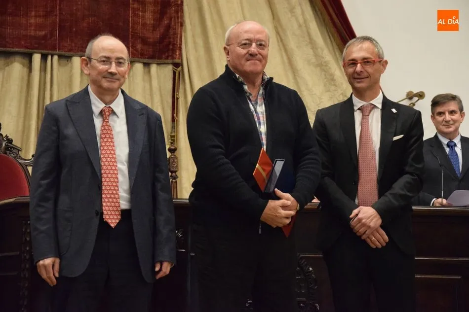Foto 8 - La USAL homenajea a sus jubilados y entrega los premios &lsquo;Mar&iacute;a de Maeztu&rsquo; y &lsquo;Beatriz...