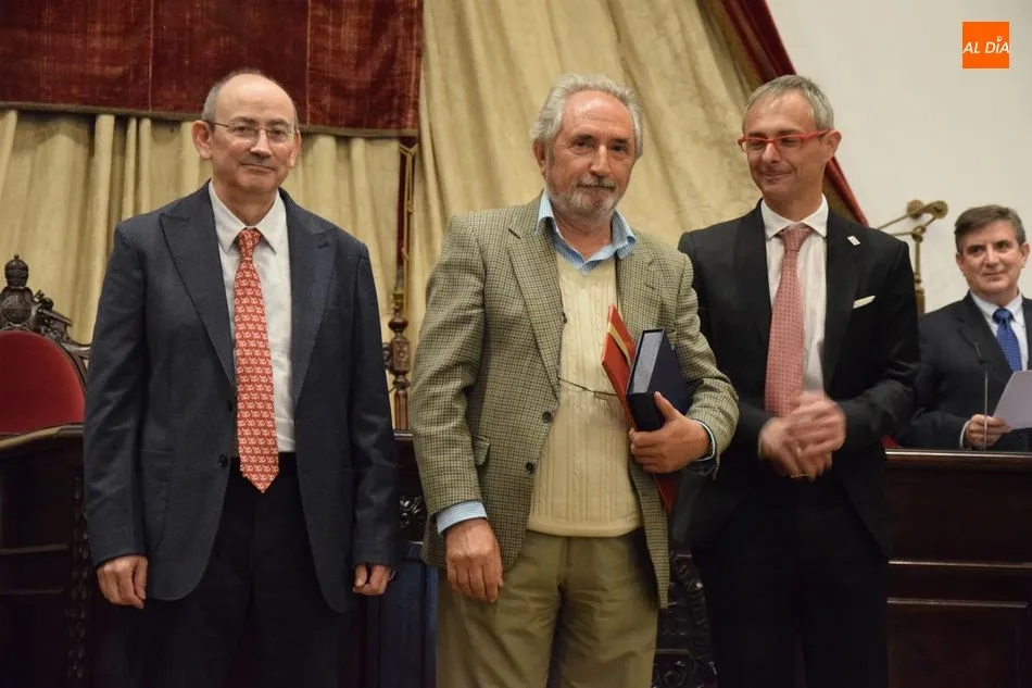 Foto 7 - La USAL homenajea a sus jubilados y entrega los premios &lsquo;Mar&iacute;a de Maeztu&rsquo; y &lsquo;Beatriz...