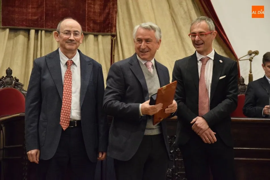 Foto 6 - La USAL homenajea a sus jubilados y entrega los premios &lsquo;Mar&iacute;a de Maeztu&rsquo; y &lsquo;Beatriz...