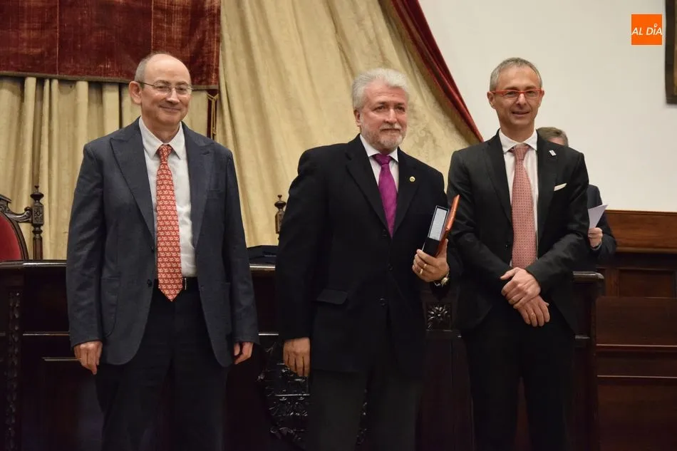 Foto 5 - La USAL homenajea a sus jubilados y entrega los premios &lsquo;Mar&iacute;a de Maeztu&rsquo; y &lsquo;Beatriz...