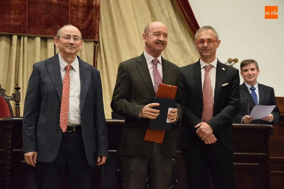 Foto 3 - La USAL homenajea a sus jubilados y entrega los premios &lsquo;Mar&iacute;a de Maeztu&rsquo; y &lsquo;Beatriz...