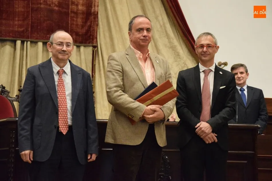 Foto 2 - La USAL homenajea a sus jubilados y entrega los premios &lsquo;Mar&iacute;a de Maeztu&rsquo; y &lsquo;Beatriz...