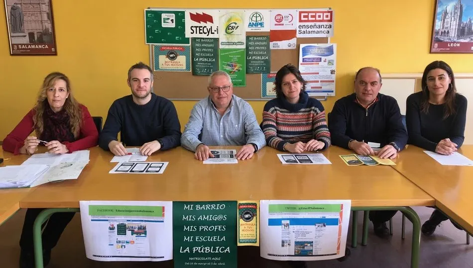 Representantes de los seis sindicatos, durante la rueda de prensa