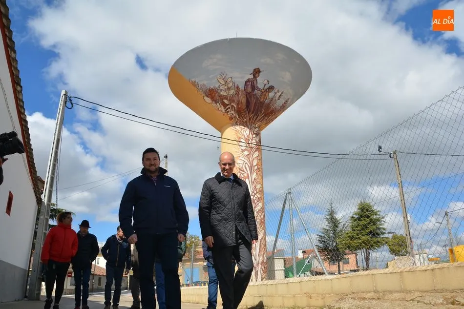 Foto 4 - Javier Iglesias conoce &lsquo;in situ&rsquo; las inversiones realizadas en Castellanos de Villiquera con...