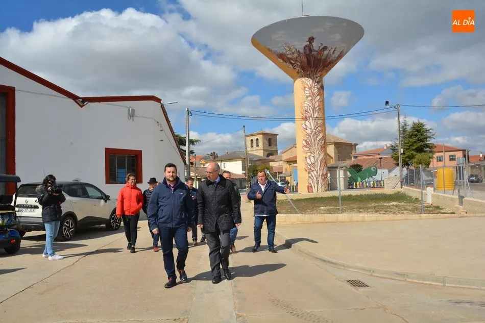 Foto 3 - Javier Iglesias conoce &lsquo;in situ&rsquo; las inversiones realizadas en Castellanos de Villiquera con...