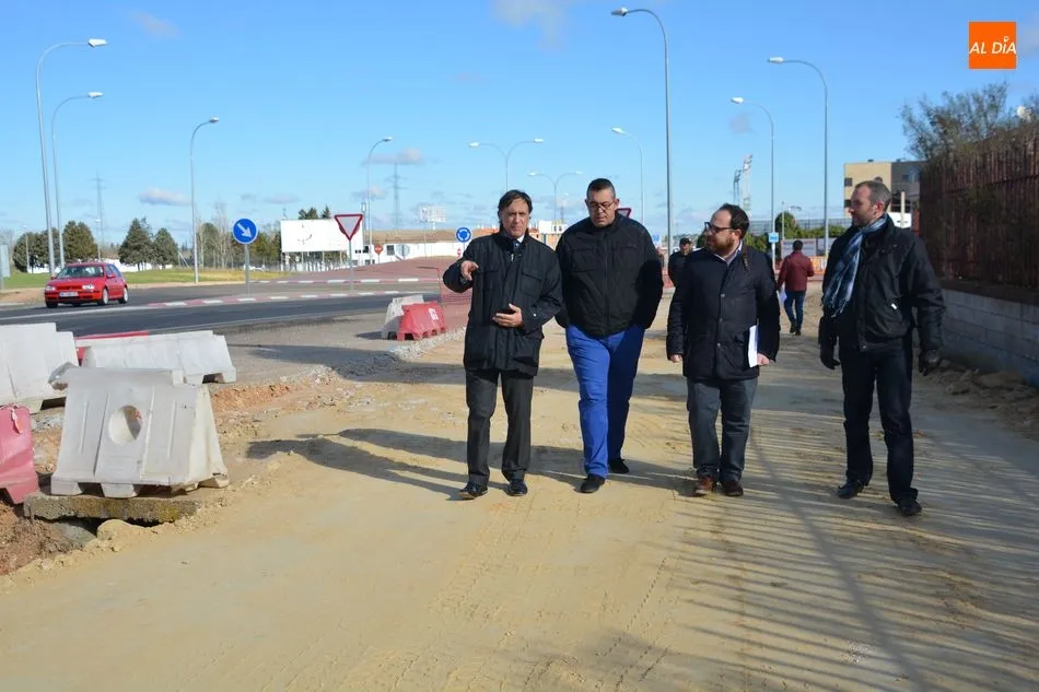 Foto 5 - El paseo peatonal y el carril bici de Salamanca al Helm&aacute;ntico estar&aacute;n concluidos a mediados de...