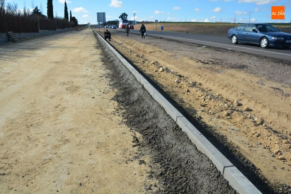 Foto 7 - El paseo peatonal y el carril bici de Salamanca al Helm&aacute;ntico estar&aacute;n concluidos a mediados de...