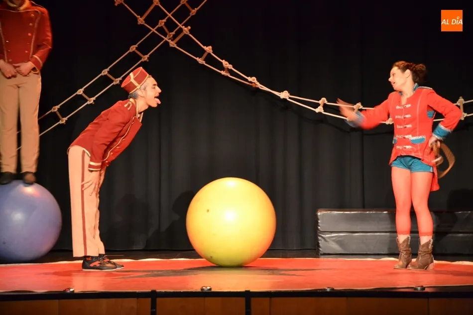 Foto 8 - Escolares de todos los centros festejan con circo el D&iacute;a Mundial del Teatro para la Infancia y la...