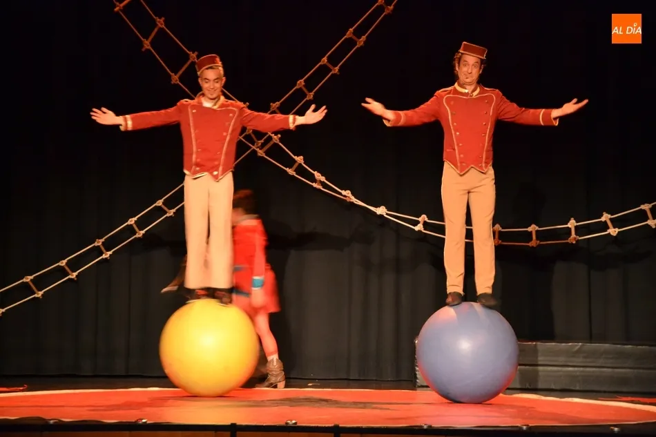 Foto 6 - Escolares de todos los centros festejan con circo el D&iacute;a Mundial del Teatro para la Infancia y la...
