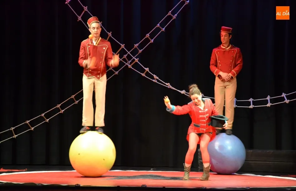 Foto 5 - Escolares de todos los centros festejan con circo el D&iacute;a Mundial del Teatro para la Infancia y la...
