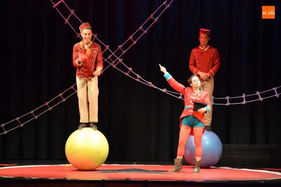 Foto 4 - Escolares de todos los centros festejan con circo el D&iacute;a Mundial del Teatro para la Infancia y la...