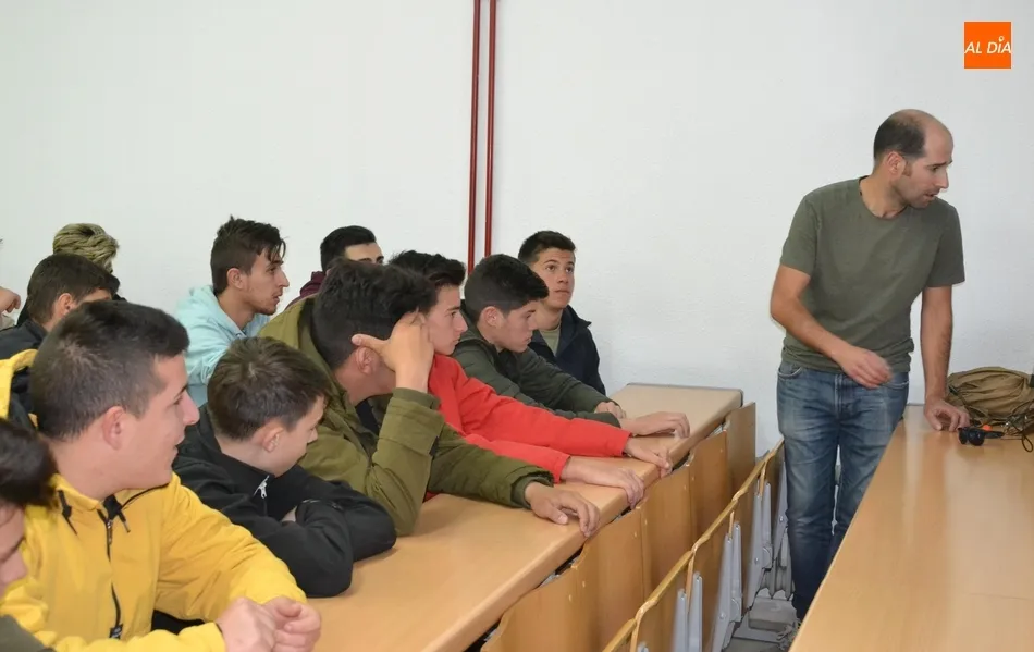 Arquitectos de Asturias explican a los alumnos del IES Tierra su labor en busca de la eficiencia...
