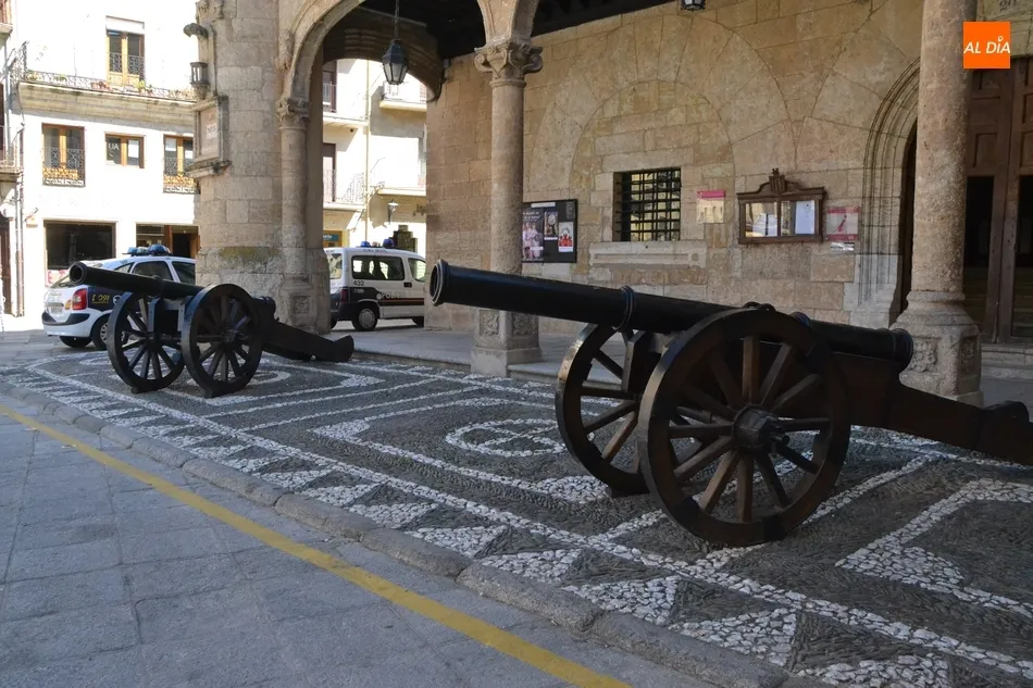Foto 2 - Los ca&ntilde;ones regresan a la Plaza coincidiendo con la nueva &lsquo;invasi&oacute;n&rsquo; francesa  
