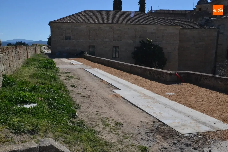 Foto 7 - El Ayuntamiento espera que tras este jueves se pueda reactivar la intervenci&oacute;n en el adarve  