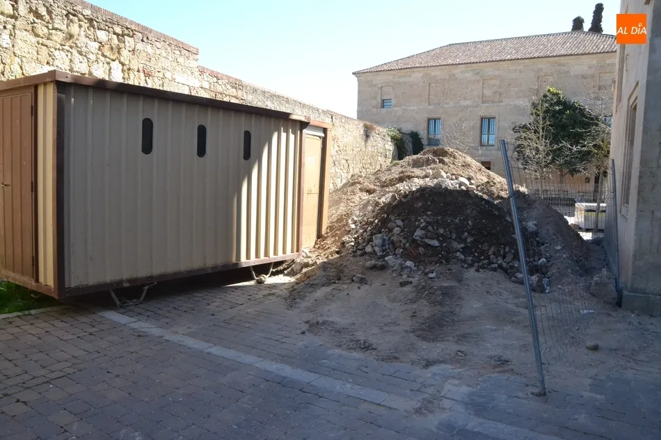 Foto 3 - El Ayuntamiento espera que tras este jueves se pueda reactivar la intervenci&oacute;n en el adarve  