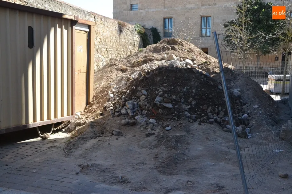 Foto 2 - El Ayuntamiento espera que tras este jueves se pueda reactivar la intervenci&oacute;n en el adarve  