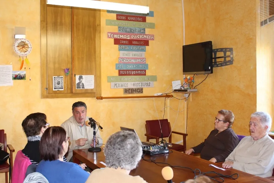 Foto 4 - El Puente Radio recibe a Carlos Garc&iacute;a Medina  