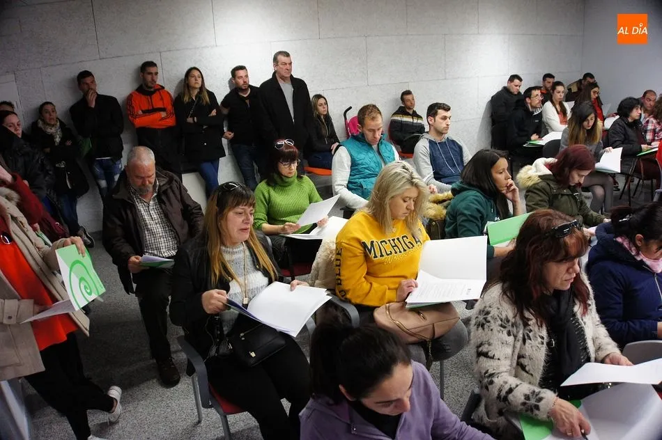 Foto 7 - Medio centenar de personas se interesan por las viviendas p&uacute;blicas de Guijuelo